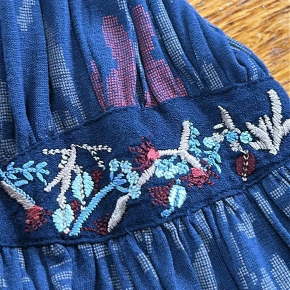 Lucky Brand mixed print boho top. Embroidery on sleeves and shoulders. Small. - Picture 3 of 11